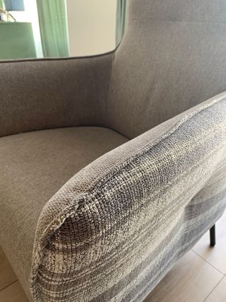 Sillón de diseño en tela y metal