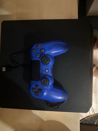 PS4 Azul con 2 Mando y 4 Juegos