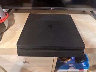 PS4 Azul con 2 Mando y 4 Juegos