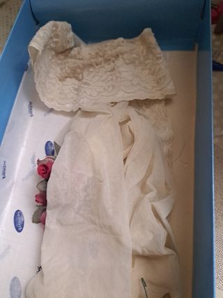 Zapatos de novia marfil con pedrería con regalo.