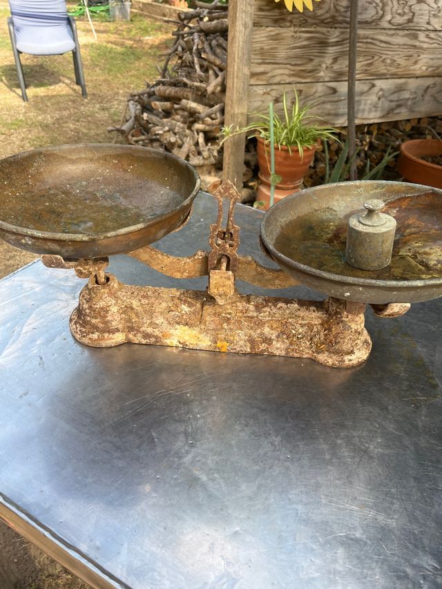 Balanza antigua de hierro