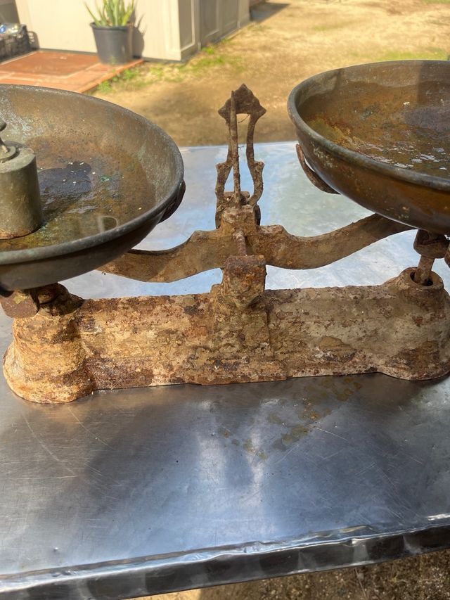 Balanza antigua de hierro