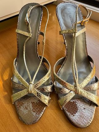 Sandalias tacón Gloria doradas/plateadas T38