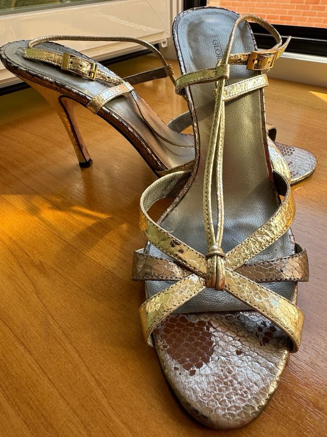 Sandalias tacón Gloria doradas/plateadas T38