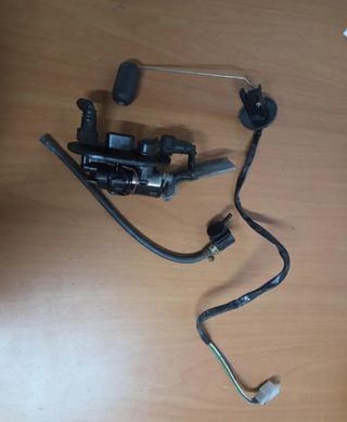 Bomba Gasolina y Medidor Wottan Storm 125