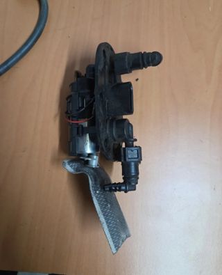 Bomba Gasolina y Medidor Wottan Storm 125