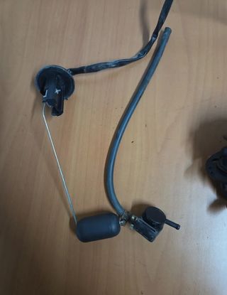 Bomba Gasolina y Medidor Wottan Storm 125