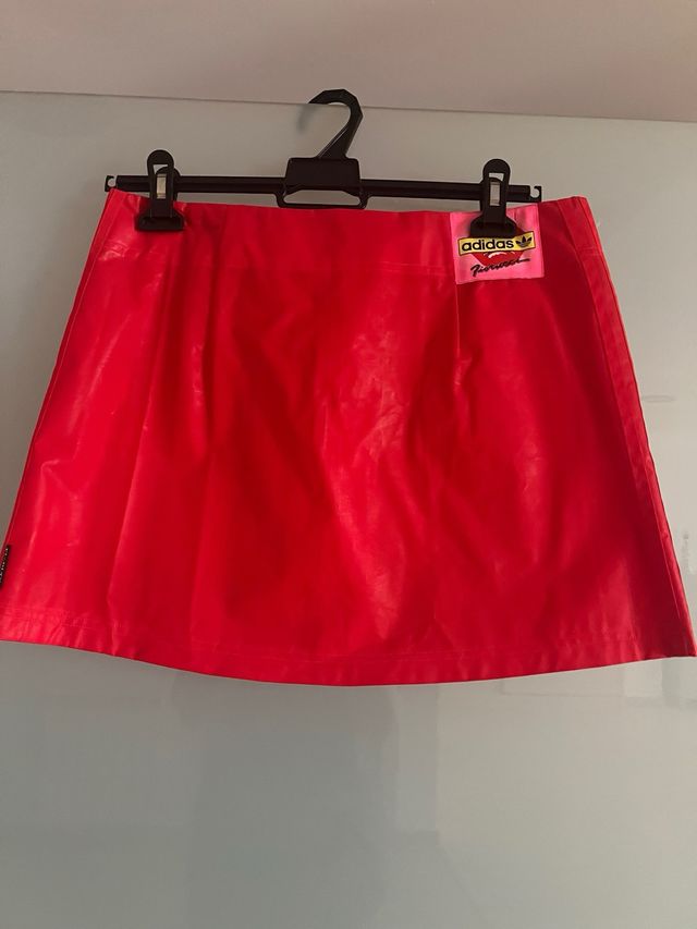 Minifalda Fiorucci x Adidas Roja