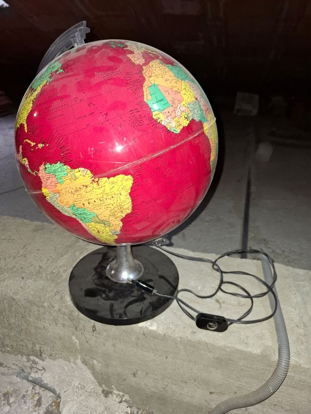 Mappamondo vintage con luce