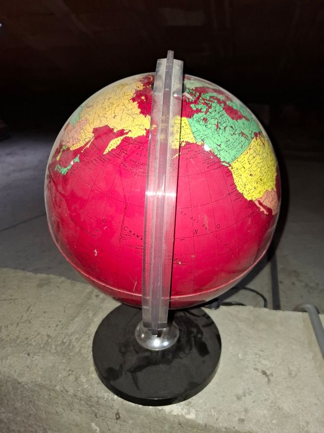 Mappamondo vintage con luce