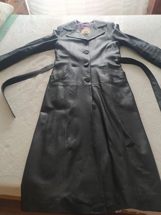 Gabardina de piel ovina, negra, talla L
