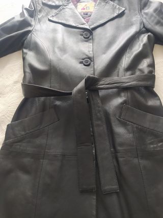 Gabardina de piel ovina, negra, talla L
