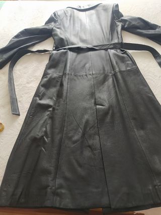 Gabardina de piel ovina, negra, talla L
