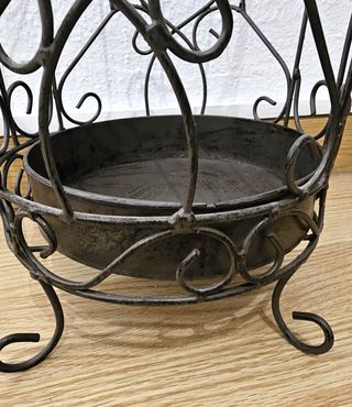 Paragüero de forja marrón.