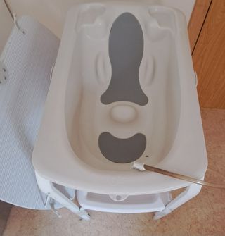 Mobile doccia-fasciatoio per neonati