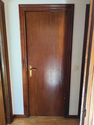Puerta interior de madera