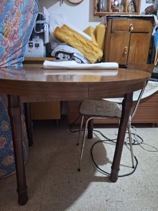 Tavolo rotondo di legno