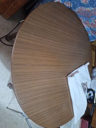 Tavolo rotondo di legno