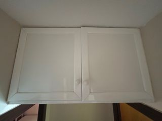 Puerta de aluminio con marco