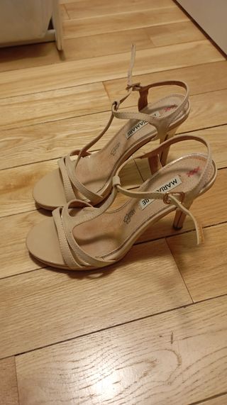 Sandalias de tacón beige