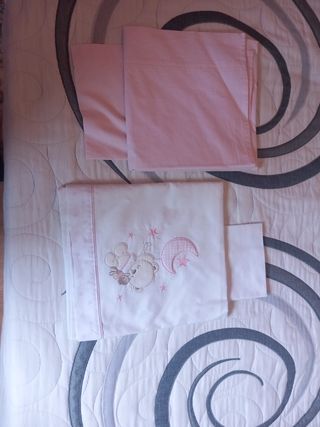 Juego sábanas cuna rosa y blanco