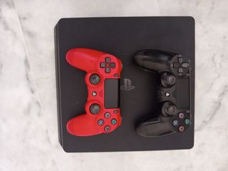 PS4 (PlayStation 4) con 2 mandos
