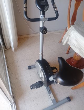Bicicleta Estática Negra y Gris