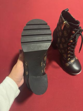 Botines Guess Negros y Dorados Sin Uso