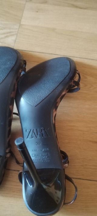 Zapatos de tacón Zara leopardo