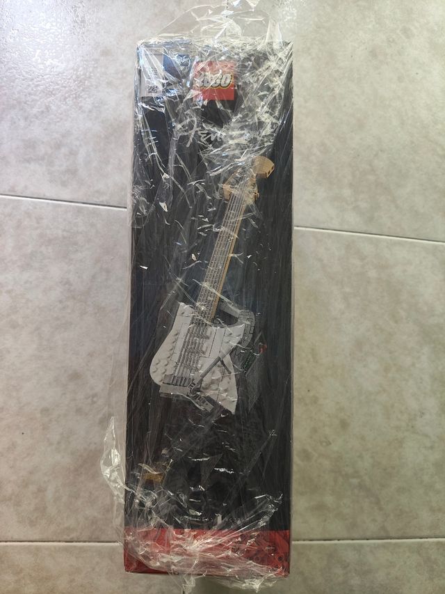 Lego Ideas Fender Stratocaster 21329