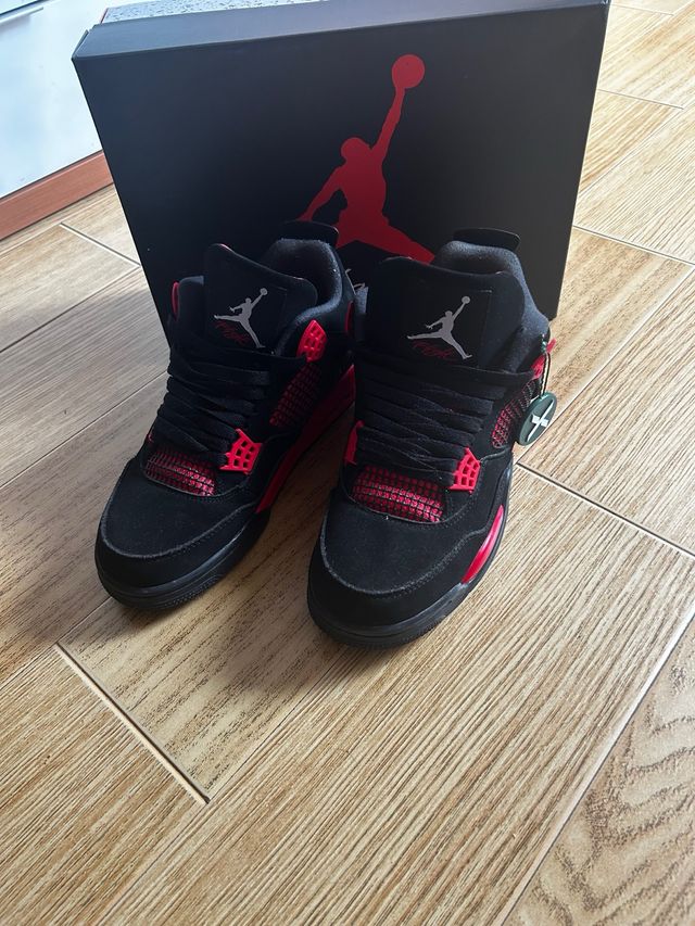 Zapatillas Jordan 4 Negras Rojas