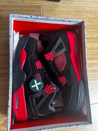 Zapatillas Jordan 4 Negras Rojas