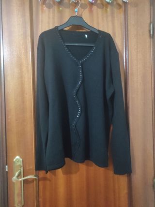 Jersey negro con pedrería