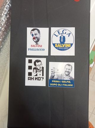 Adesivi Salvini meme satira politica