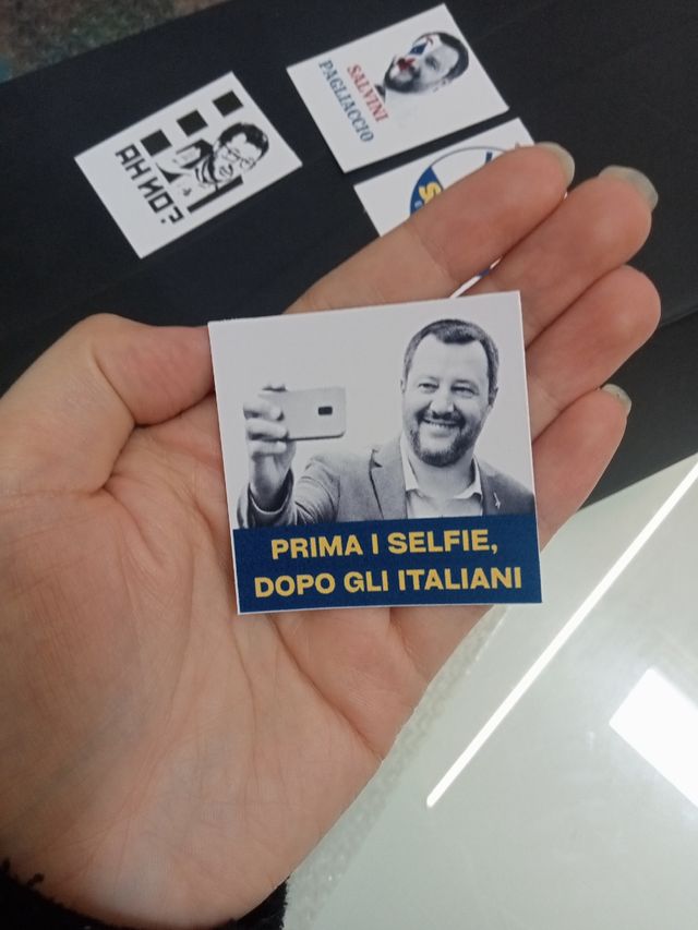Adesivi Salvini meme satira politica