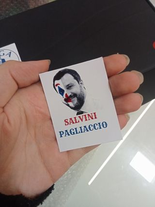 Adesivi Salvini meme satira politica