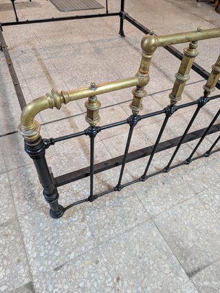 Cama antigua hierro y latón