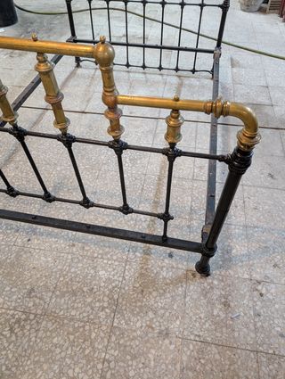 Cama antigua hierro y latón