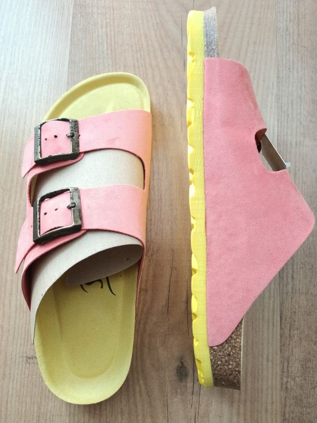 Sandálias vegan rosa e amarelas Schweppes