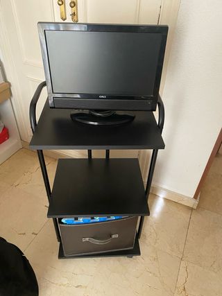 Mesa 3 baldas + TV OKI 15 pulgadas 