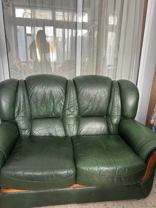 Sofá de 2 plazas de piel verde