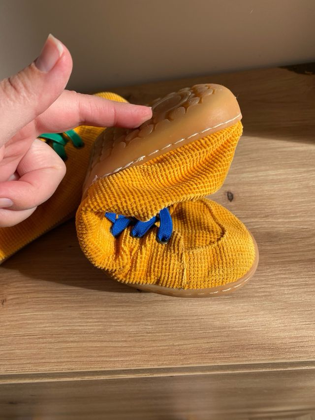 Bonitos zapatos barefoot de la marca Mukishoes,38