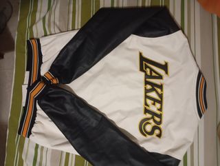 Hermosa chaqueta Lakers ideal para el otoño