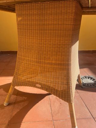 Mesa exterior Cane-line Rattan y Madera, alta gama