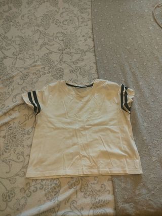 Camiseta blanca con rayas
