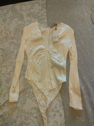 Camiseta blanca con rayas