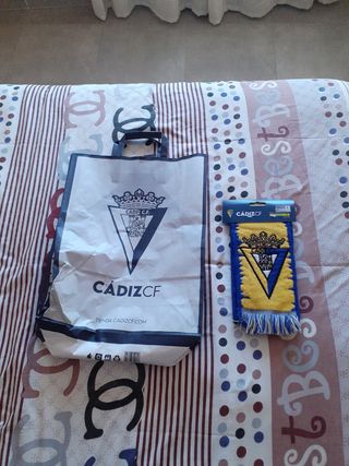 Bufanda Cadiz CF, sin usar. Con la etiqueta. 