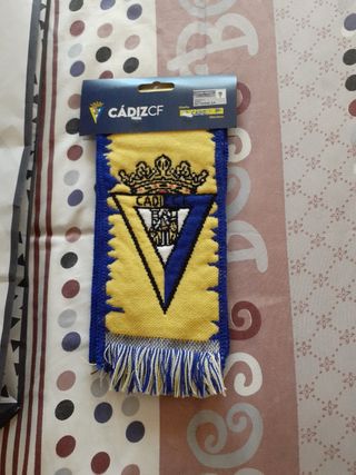 Bufanda Cadiz CF, sin usar. Con la etiqueta. 