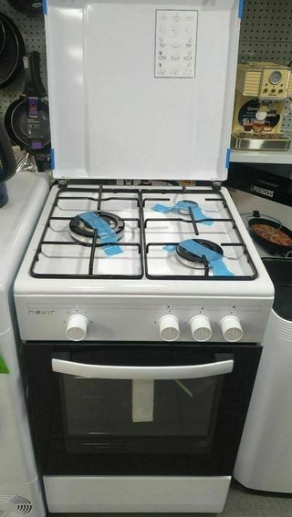 Cocina A Gas Nevir de 3 Fuegos.