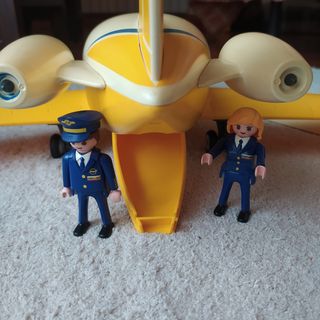 Avión Playmobil AeroLine con pilotos y accesorios